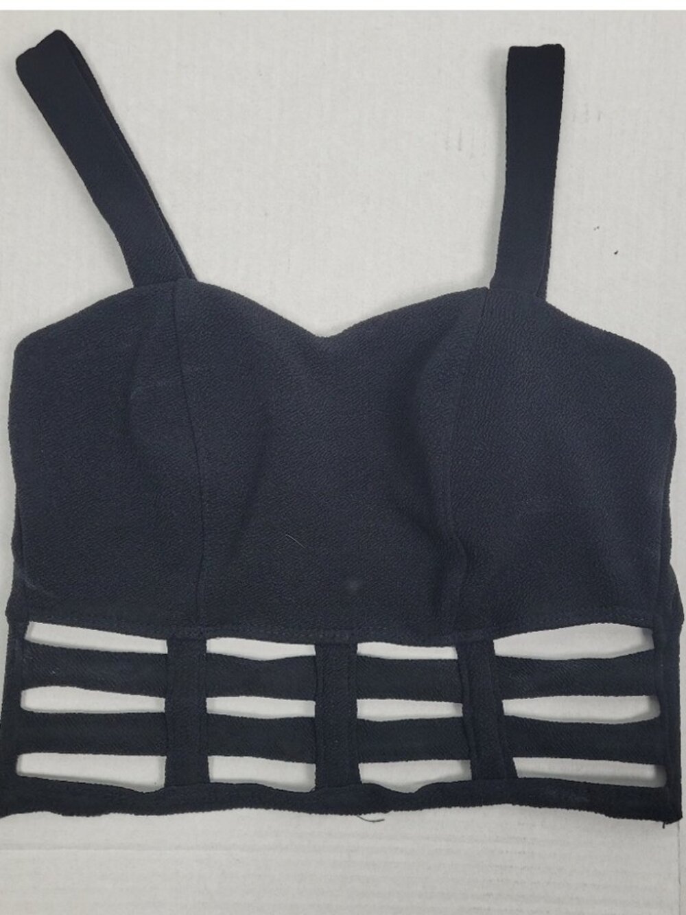 BLACK CROP CUT OUT TOP